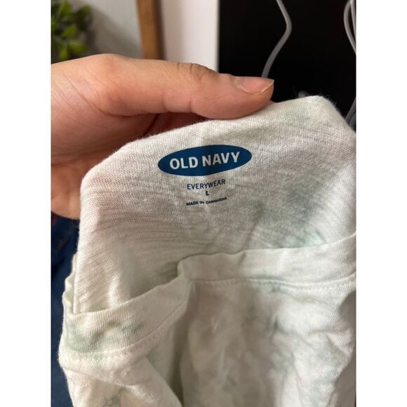 Old navy top - Picture 4 of 5